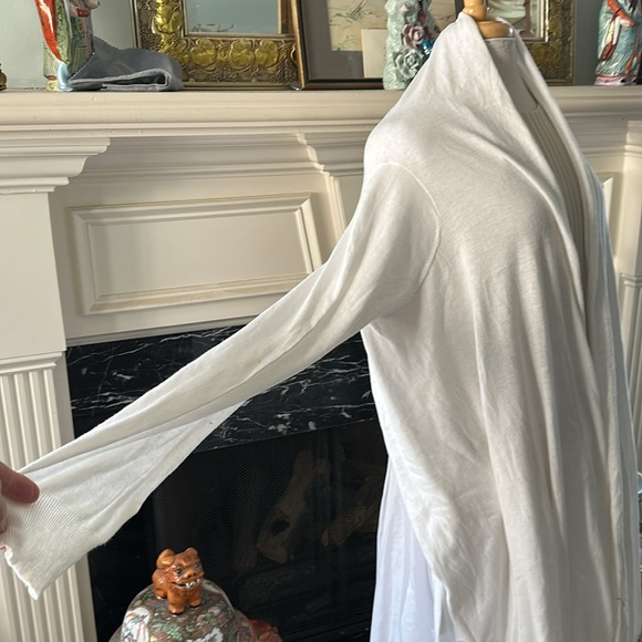 Elegant DKNY Light White Wrap Sweater Shawl - Picture 2 of 4